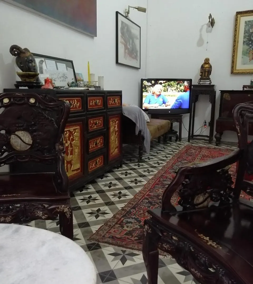 At Penny'S Place Hostel Caters To Women Τζωρτζ Τάουν
